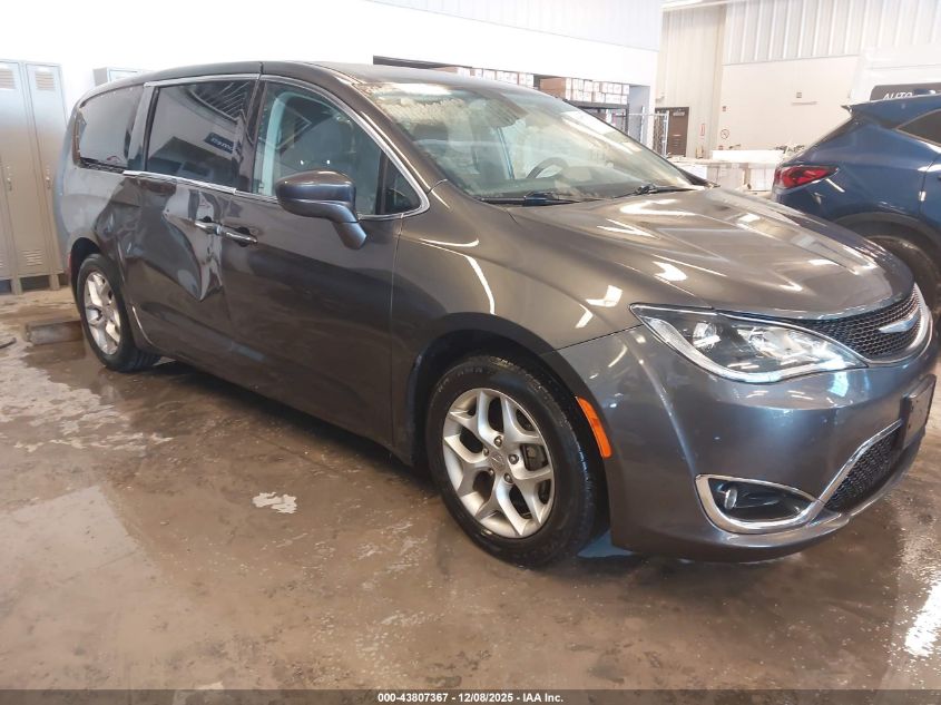 CHRYSLER PACIFICA TOURING PLUS