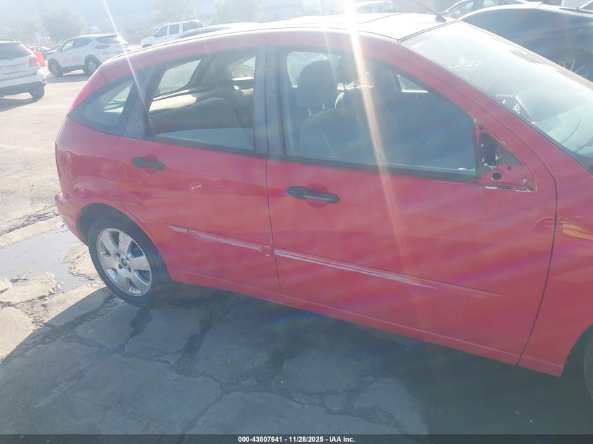 2002 Ford Focus Zx5 VIN: 3FAFP37352R139721 Lot: 43807641