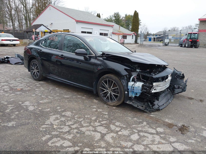 TOYOTA CAMRY SE/SE NIGHT SHADE