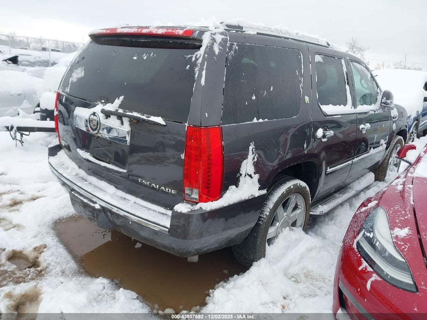 2011 CADILLAC ESCALADE auction photo 4