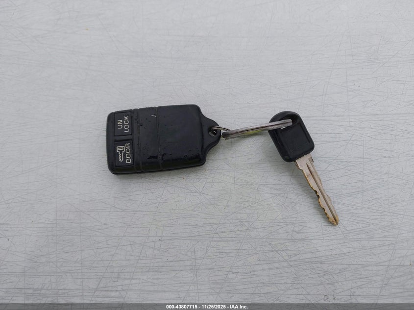 1995 Chevrolet Gmt-400 C2500 VIN: 2GCFC29K4S1179779 Lot: 43807715