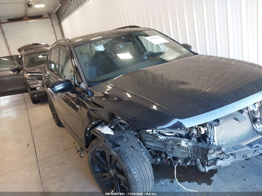 VOLKSWAGEN TIGUAN 2.0T SE R-LINE BLACK