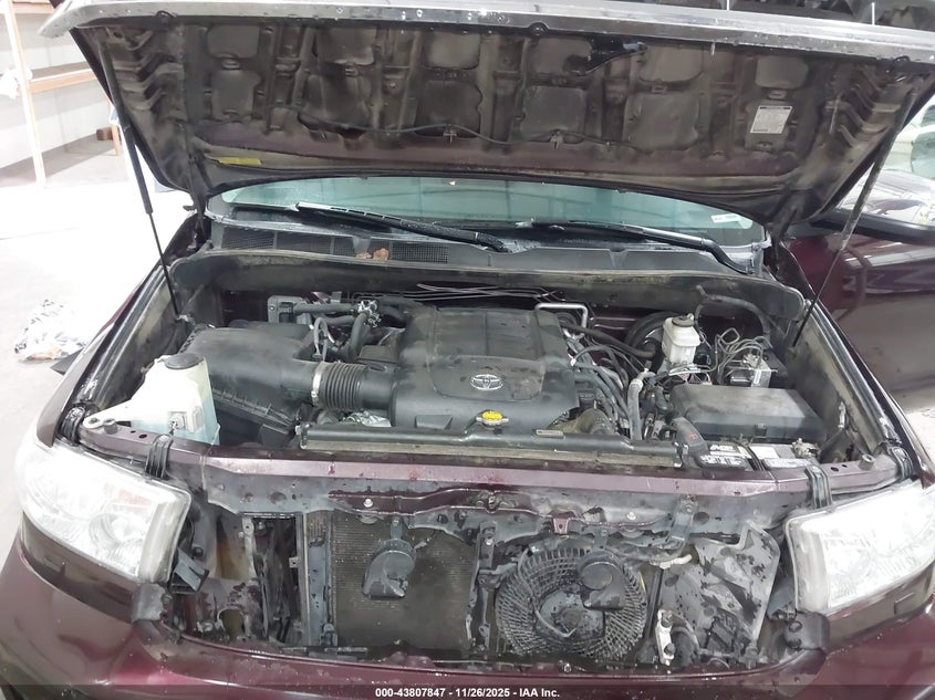 2014 Toyota Sequoia Limited 5.7L V8 VIN: 05TDJY5G18ES09981 Lot: 43807847