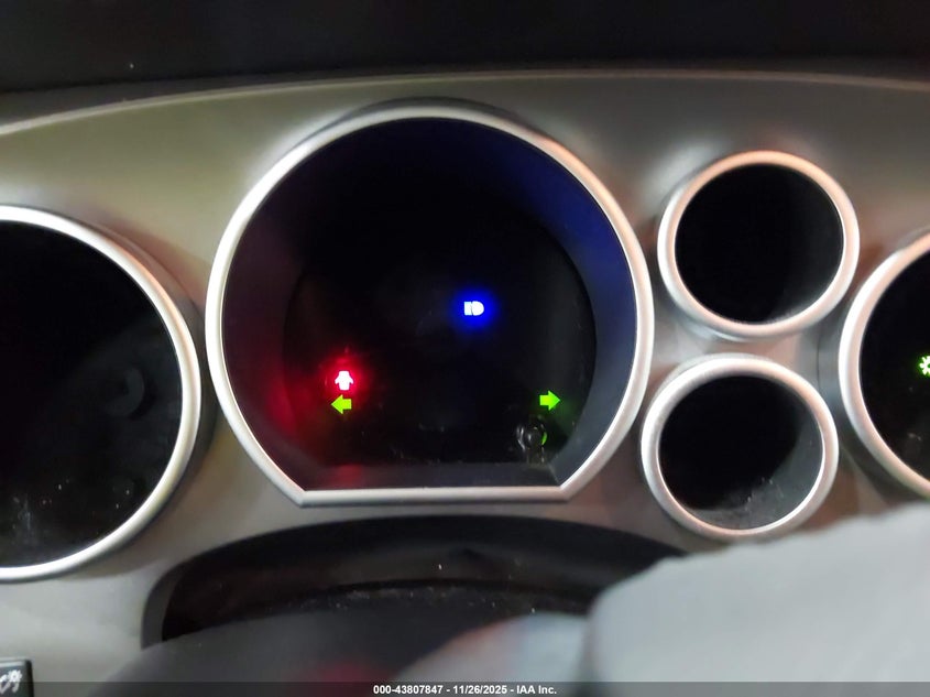 2014 Toyota Sequoia Limited 5.7L V8 VIN: 05TDJY5G18ES09981 Lot: 43807847