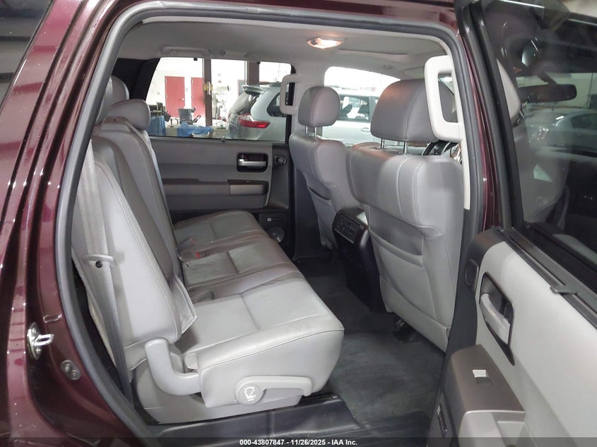 2014 Toyota Sequoia Limited 5.7L V8 VIN: 05TDJY5G18ES09981 Lot: 43807847