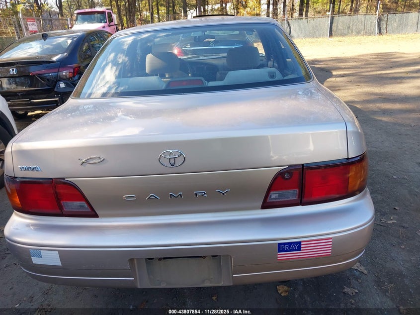 1996 Toyota Camry Dx/Le/Xle VIN: JT2BG12K7T0401745 Lot: 43807854