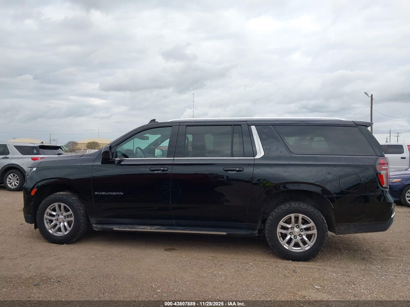 2021 Chevrolet Suburban 4Wd Lt VIN: 1GNSKCKD2MR268545 Lot: 43807889