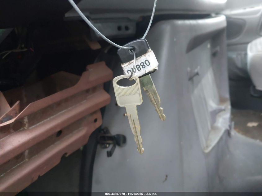 2001 Ford E-350 Super Duty Xl/Xlt VIN: 1FBSS31L41HB18606 Lot: 43807970