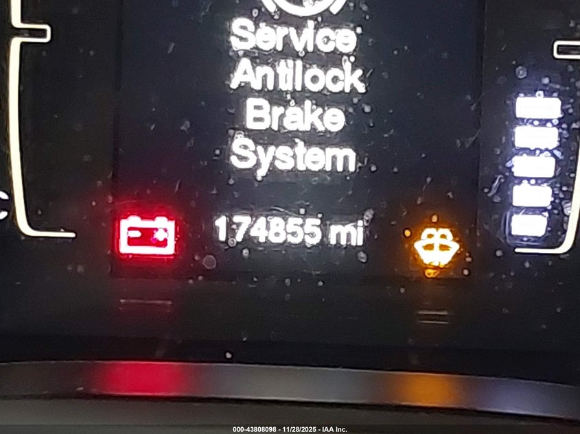 2014 Jeep Cherokee Latitude VIN: 1C4PJLCB4EW261694 Lot: 43808098