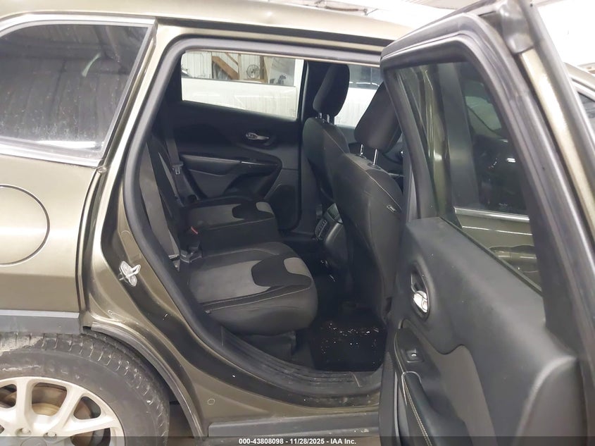 2014 Jeep Cherokee Latitude VIN: 1C4PJLCB4EW261694 Lot: 43808098