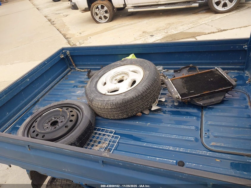 1992 Mitsubishi Minka VIN: 0000000U42T107749 Lot: 43808102