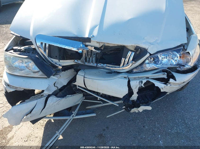 2004 Lincoln Town Car Signature VIN: 1LNHM81W44Y687401 Lot: 43808245