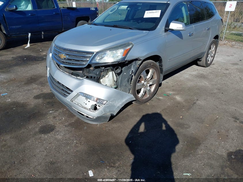 1GNKVJKD7HJ240868 2017 CHEVROLET TRAVERSE photo no. 2