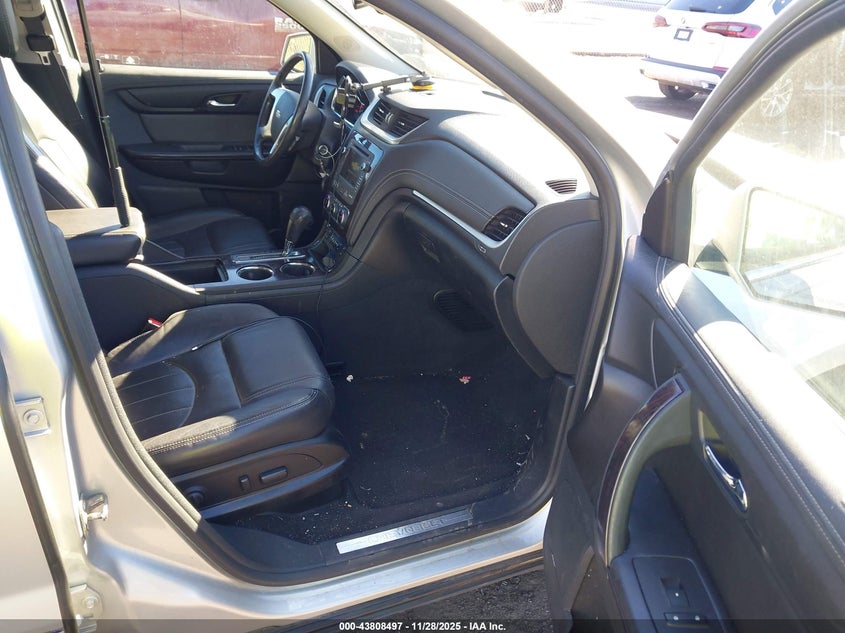 1GNKVJKD7HJ240868 2017 CHEVROLET TRAVERSE photo no. 5