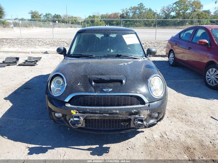 2010 Mini Cooper S VIN: WMWMF7C53ATX43586 Lot: 43808621