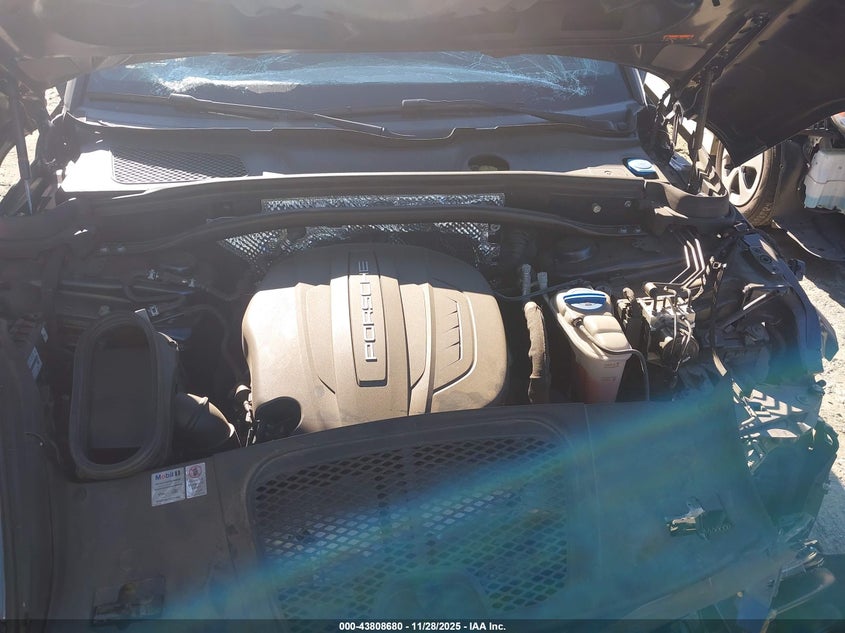 2018 Porsche Macan Sport Edition VIN: WP1AA2A50JLB07667 Lot: 43808680