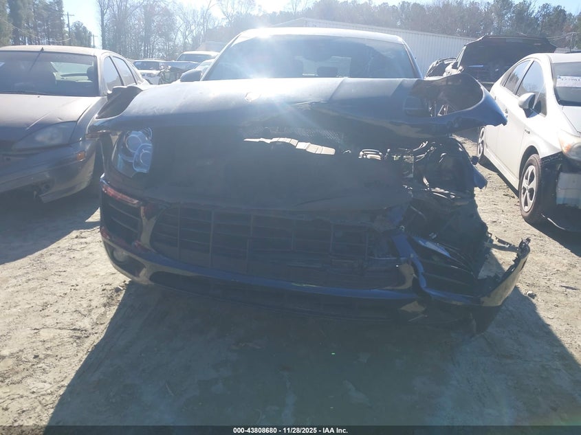 2018 Porsche Macan Sport Edition VIN: WP1AA2A50JLB07667 Lot: 43808680