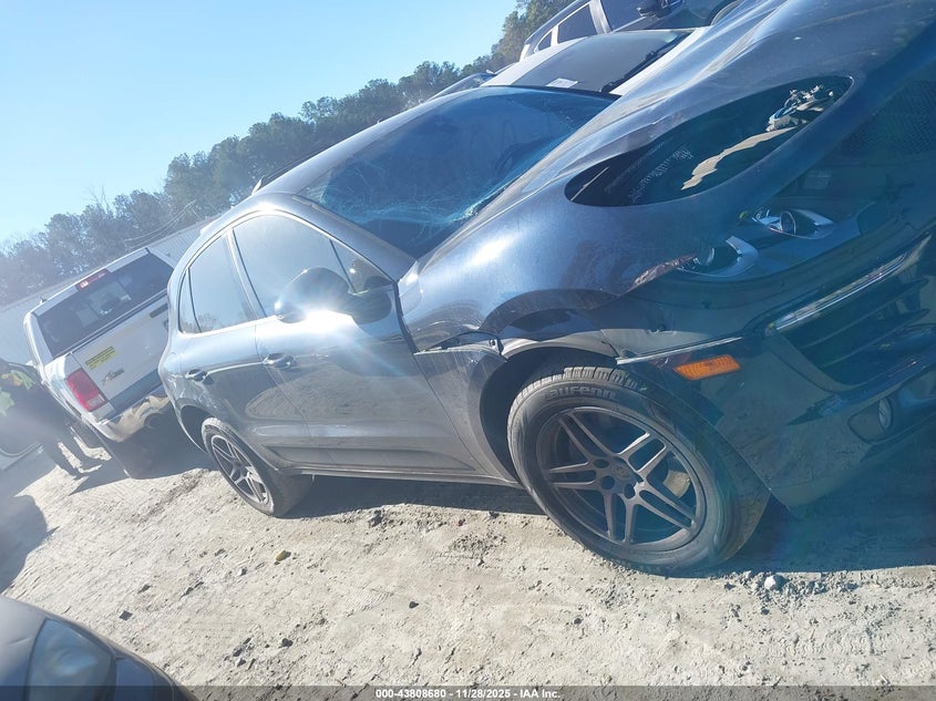 2018 Porsche Macan Sport Edition VIN: WP1AA2A50JLB07667 Lot: 43808680