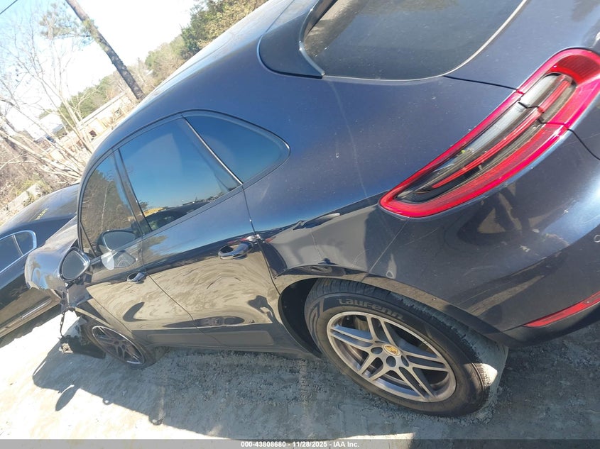 2018 Porsche Macan Sport Edition VIN: WP1AA2A50JLB07667 Lot: 43808680