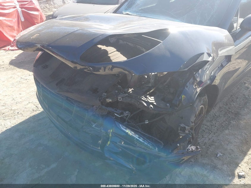 2018 Porsche Macan Sport Edition VIN: WP1AA2A50JLB07667 Lot: 43808680