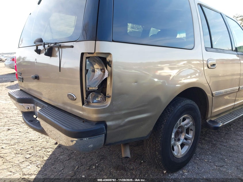 1999 Ford Expedition Eddie Bauer/Xlt VIN: 1FMRU1764XLC40605 Lot: 43808792