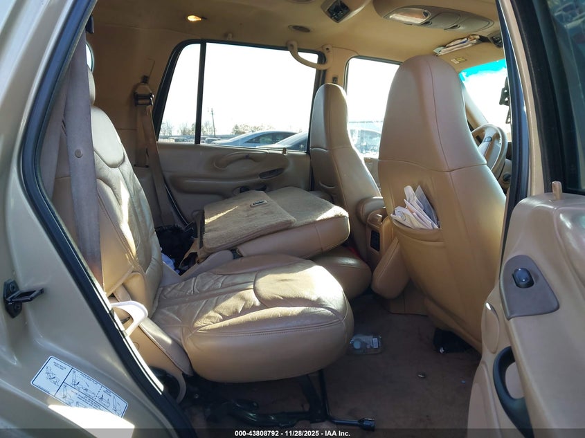 1999 Ford Expedition Eddie Bauer/Xlt VIN: 1FMRU1764XLC40605 Lot: 43808792