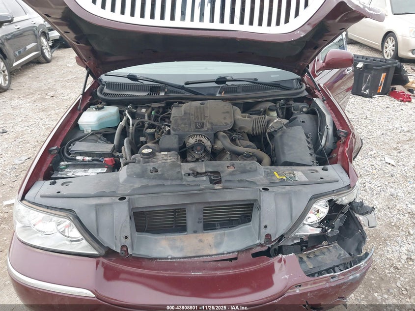 2004 Lincoln Town Car Signature VIN: 1LNHM81W14Y674637 Lot: 43808801