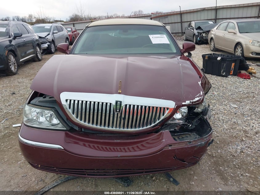 2004 Lincoln Town Car Signature VIN: 1LNHM81W14Y674637 Lot: 43808801