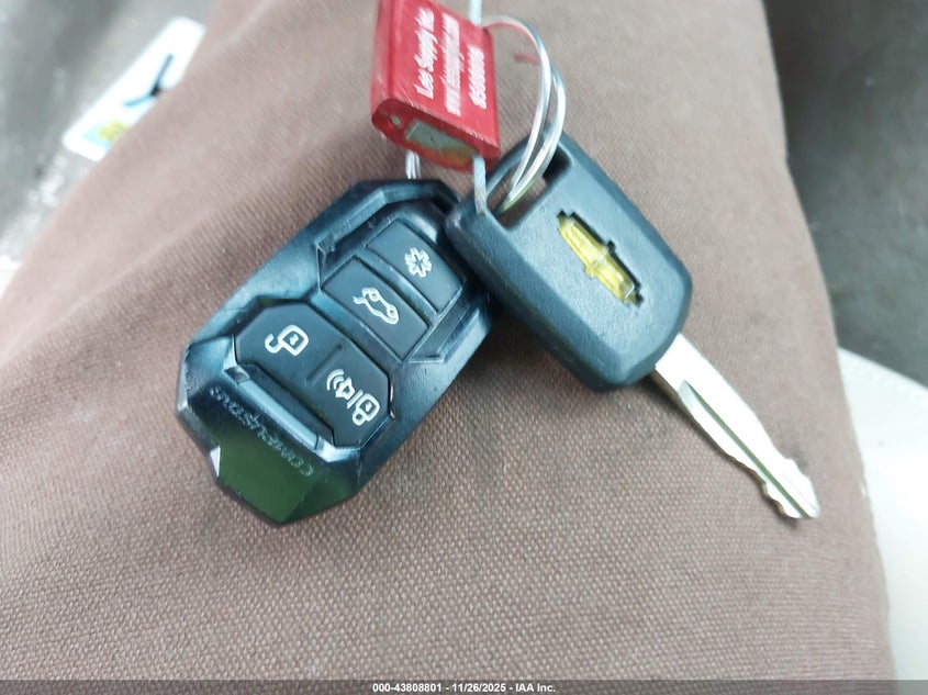 2004 Lincoln Town Car Signature VIN: 1LNHM81W14Y674637 Lot: 43808801