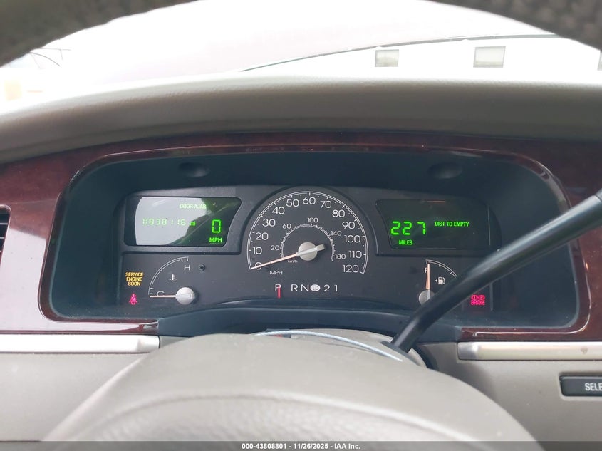 2004 Lincoln Town Car Signature VIN: 1LNHM81W14Y674637 Lot: 43808801