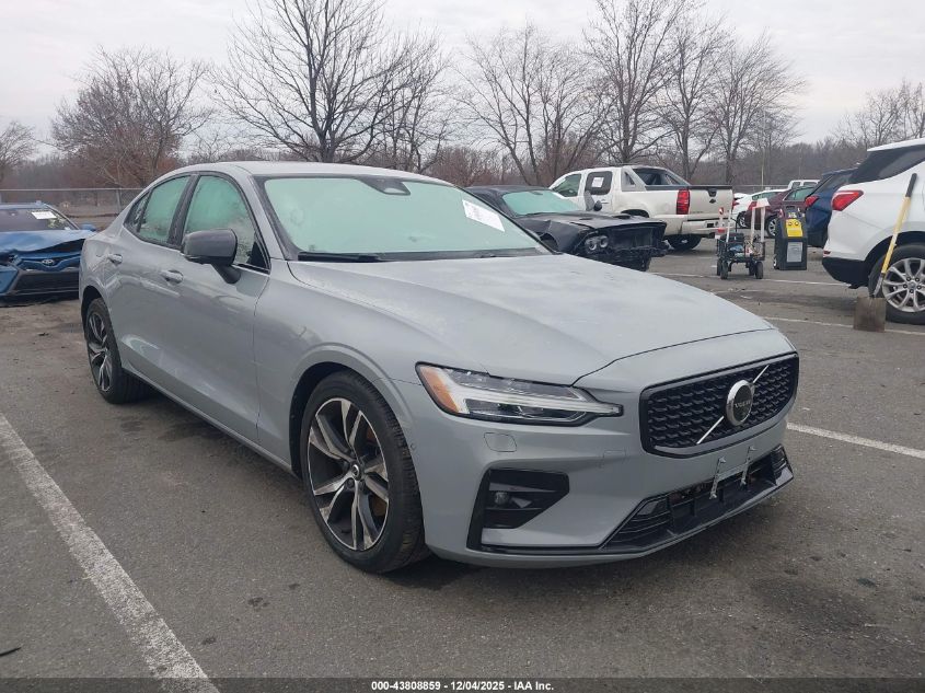 VOLVO S60 B5 PLUS DARK THEME