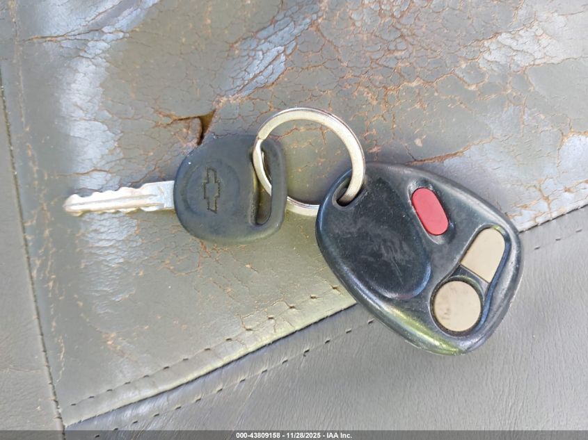 2001 Chevrolet Suburban 1500 Ls VIN: 3GNEC16T81G289220 Lot: 43809158