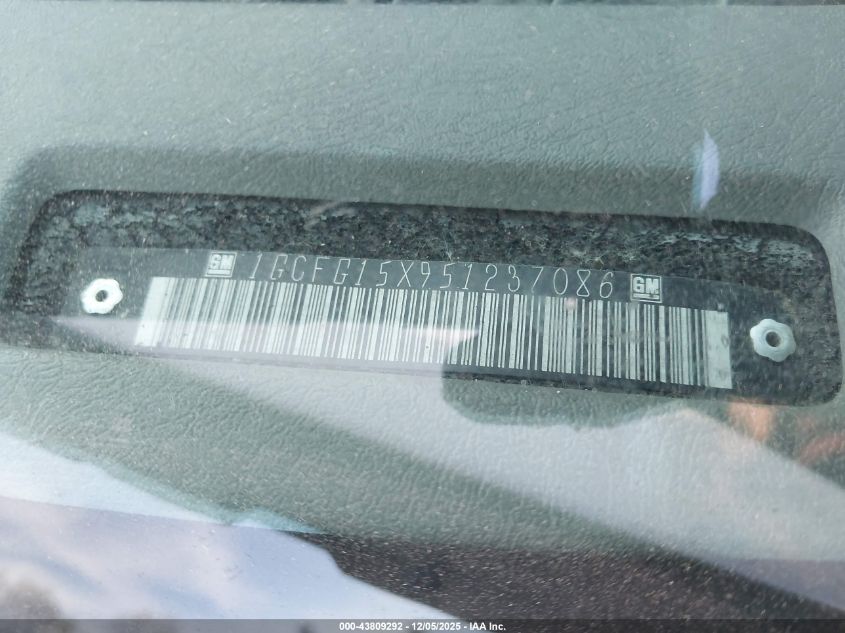 2005 Chevrolet Express VIN: 1GCFG15X951237086 Lot: 43809292