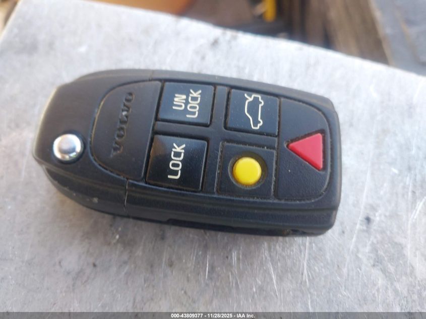 2004 Volvo V70 2.5T VIN: YV1SW59V342349595 Lot: 43809377