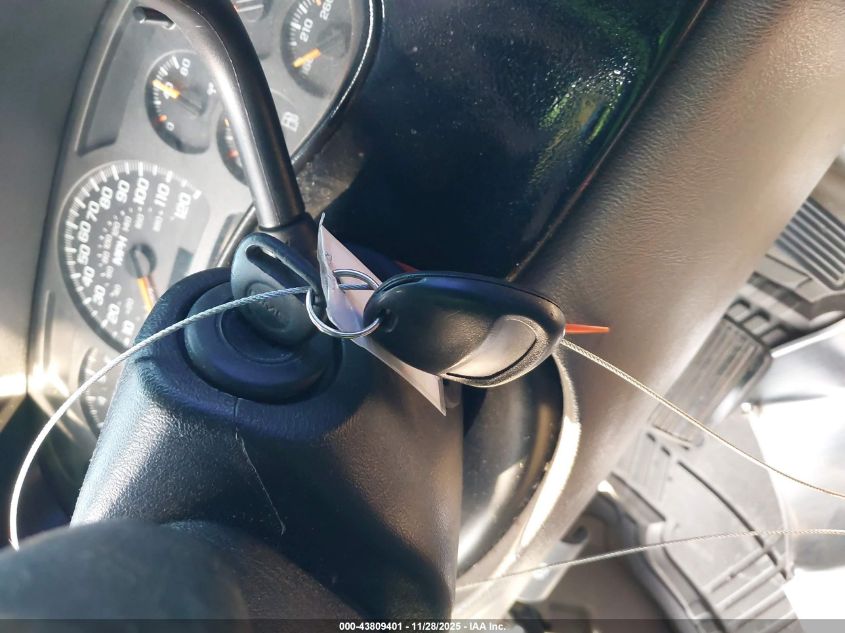 2004 GMC Yukon Slt VIN: 1GKEC13Z74R236101 Lot: 43809401