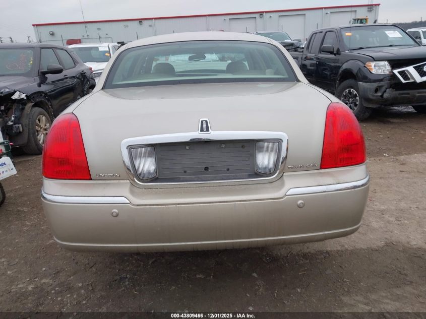 2004 Lincoln Town Car Signature VIN: 1LNHM81W64Y634666 Lot: 43809466