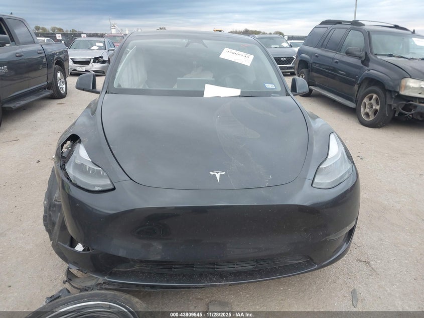 2024 Tesla Model Y Long Range Dual Motor All-Wheel Drive VIN: 7SAYGDEE3RA253757 Lot: 43809545