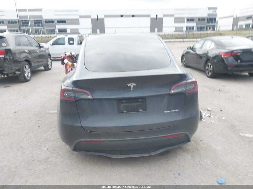 2024 Tesla Model Y Long Range Dual Motor All-Wheel Drive VIN: 7SAYGDEE3RA253757 Lot: 43809545