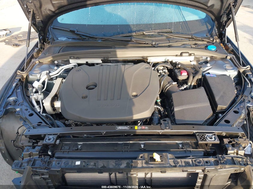 2025 Volvo S60 B5 Core VIN: 7JRL12FJ8SG362112 Lot: 43809675