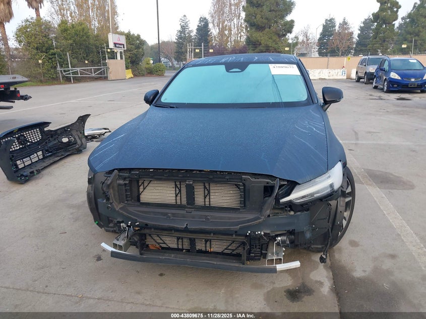 2025 Volvo S60 B5 Core VIN: 7JRL12FJ8SG362112 Lot: 43809675