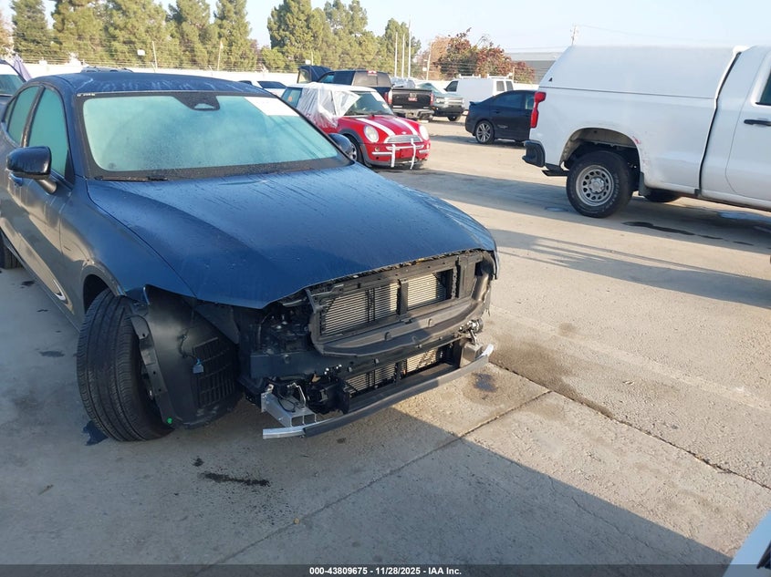 2025 Volvo S60 B5 Core VIN: 7JRL12FJ8SG362112 Lot: 43809675