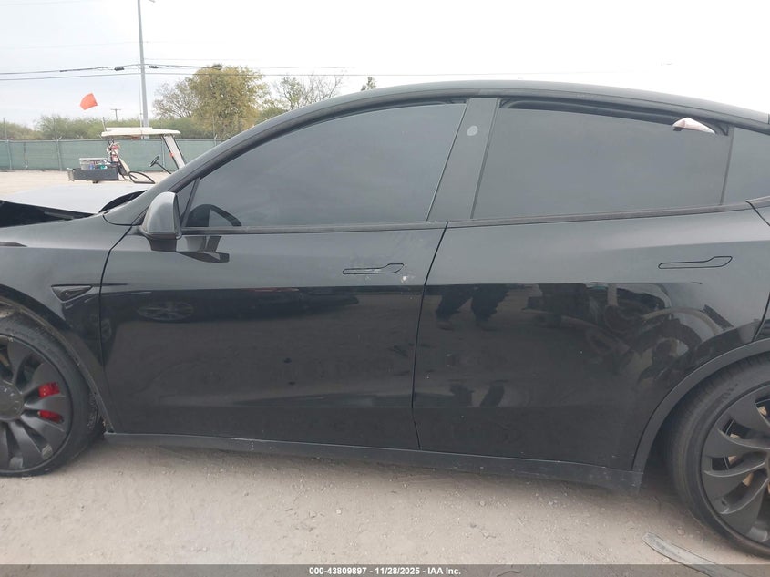 2024 Tesla Model Y Performance Dual Motor All-Wheel Drive VIN: 7SAYGDEF8RA289906 Lot: 43809897
