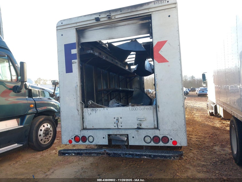 2010 Freightliner Chassis M Line Walk-In Van VIN: 4UZAAPDU2ACAS1566 Lot: 43809902