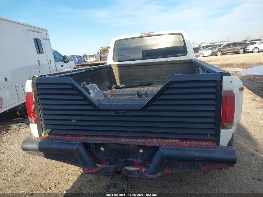 1995 Ford F350 VIN: 1FTJW35F1SEA71098 Lot: 43810091