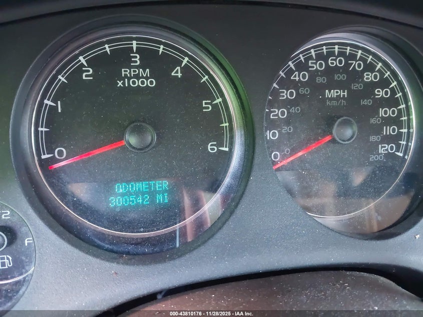 2013 Chevrolet Tahoe Lt VIN: 1GNSCBE03DR355127 Lot: 43810176