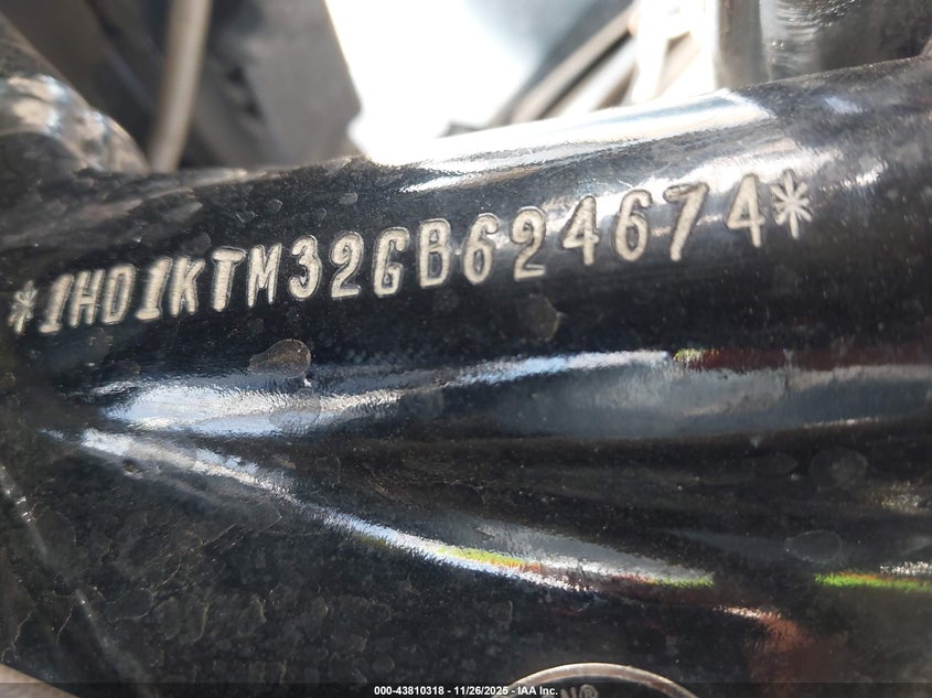 2016 Harley-Davidson Fltrxs Road Glide Special VIN: 1HD1KTM32GB624674 Lot: 43810318