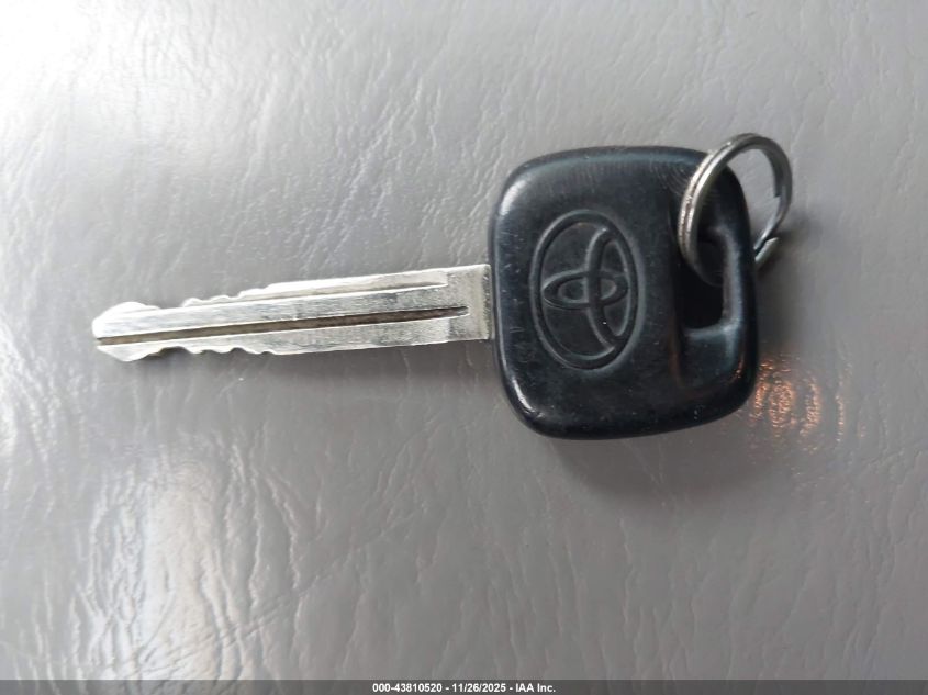 2002 Toyota Camry Le VIN: JTDBE32K020096984 Lot: 43810520