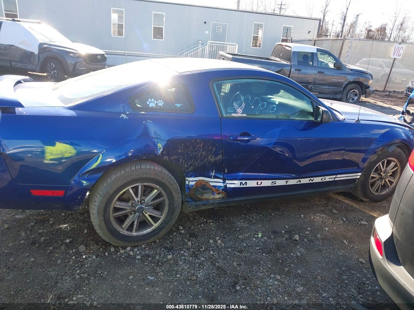 2005 Ford Mustang V6 Deluxe/V6 Premium VIN: 1ZVFT80N455145187 Lot: 43810779