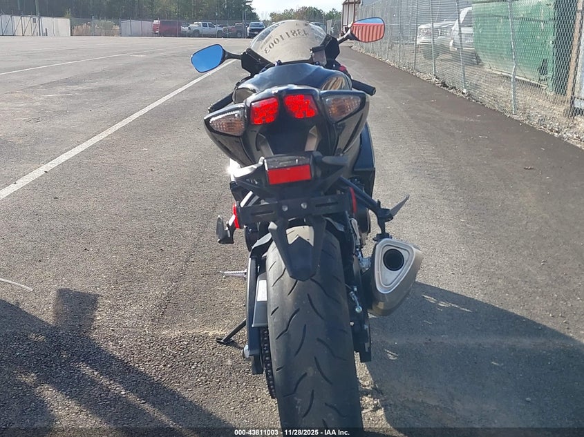 2009 Suzuki Gsx-R750 VIN: JS1GR7LAX92102628 Lot: 43811003