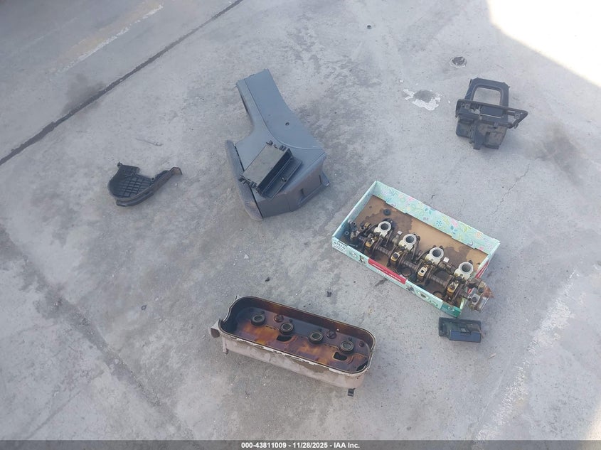 1996 Honda Accord Lx/Ex VIN: 1HGCD5637TA048711 Lot: 43811009